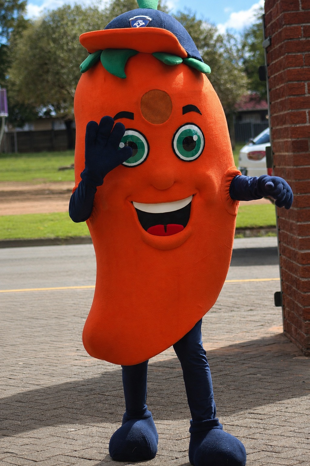 Rissie Rascal mascot in costume at Onze Rust